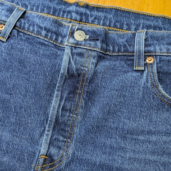 Levi's 501 Denim Shorts Size 18W 5 Button Fly Medium Wash Original Fit - Picture 3 of 8
